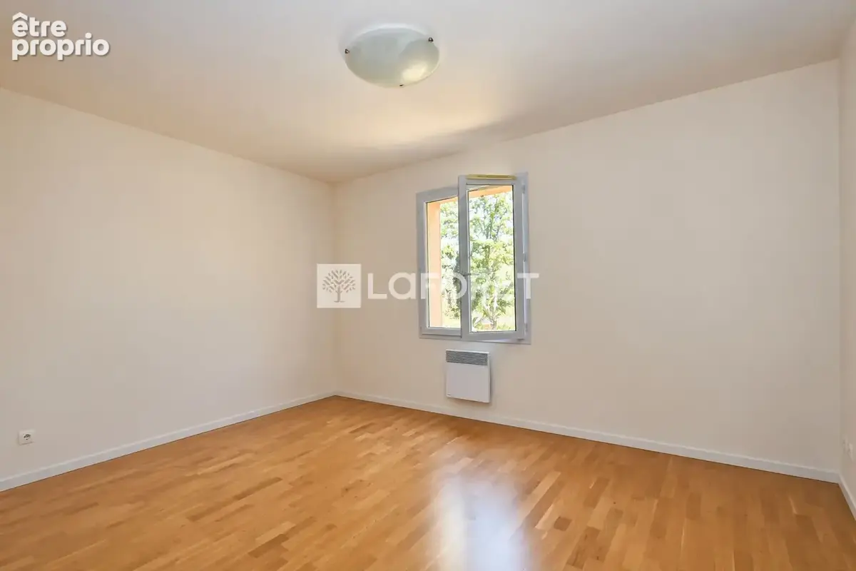 Maison Bagnols En Foret 4 pièces de 103 m2 sur terrain 2000m2 - photo 4