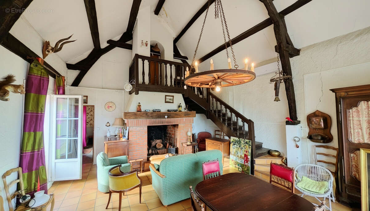 Maison à CHATEL-DE-NEUVRE