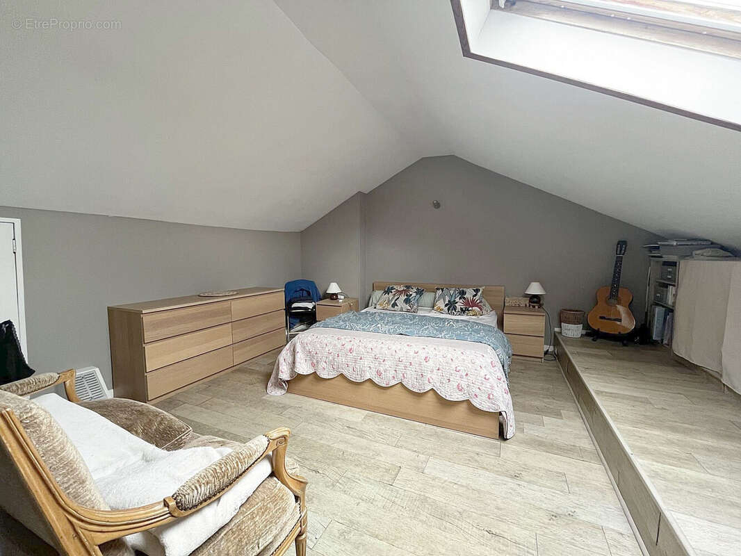 Maison à LE MESNIL-SAINT-DENIS