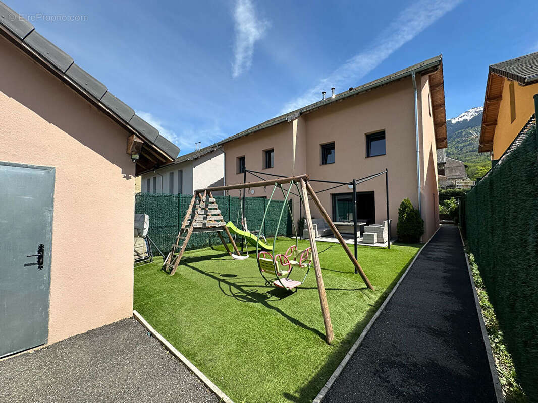 Maison à SAINTE-HELENE-SUR-ISERE