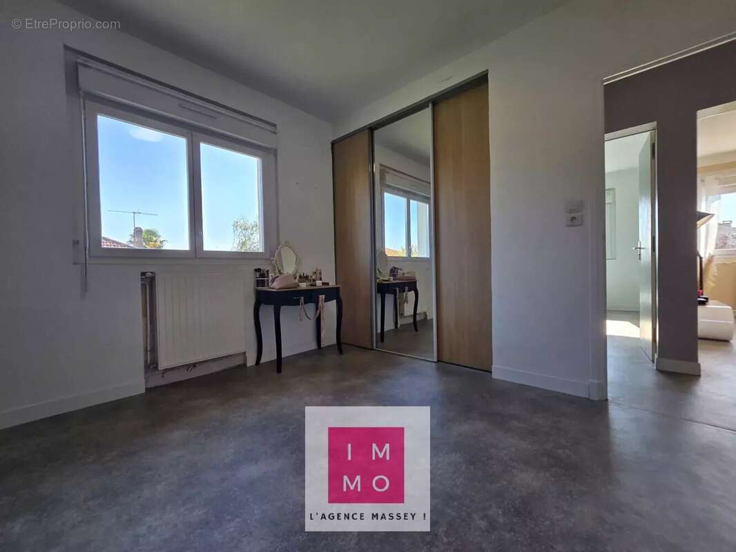 Appartement à AUREILHAN