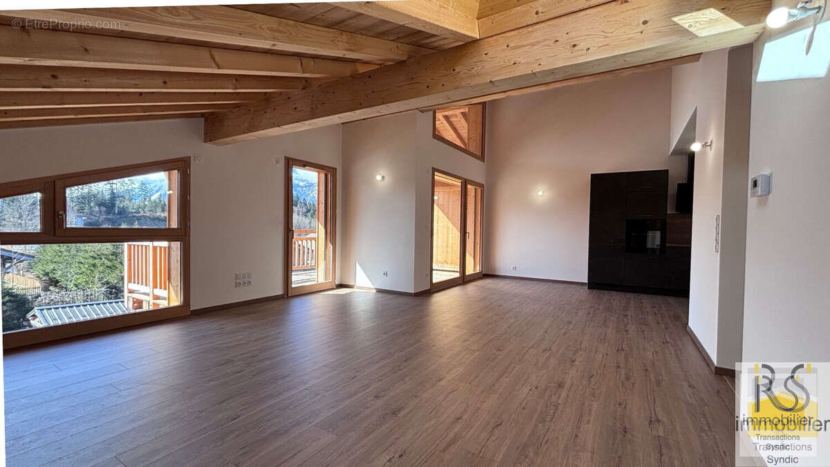 Pièce de vie - Appartement à ARACHES-LA-FRASSE