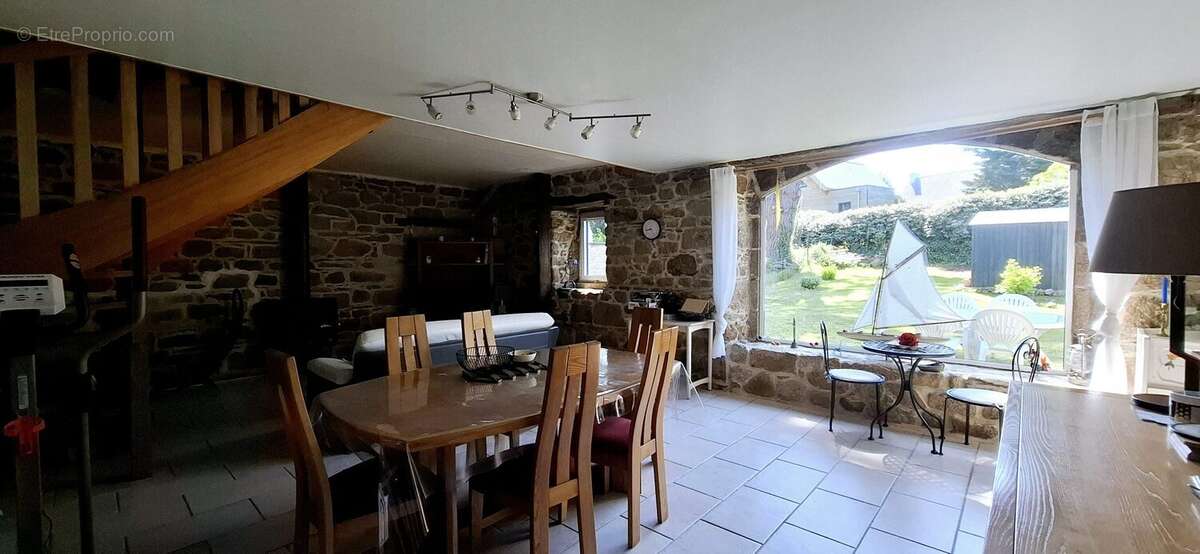 Maison à TREDREZ-LOCQUEMEAU