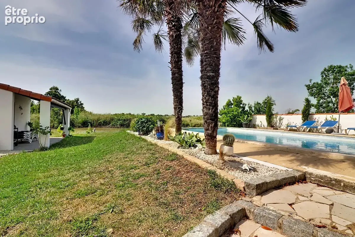 Maison avec piscine, sous-sol intégral et vue dégagée sur l'eau Esnandes 5 pièces 115 m2 - photo 19