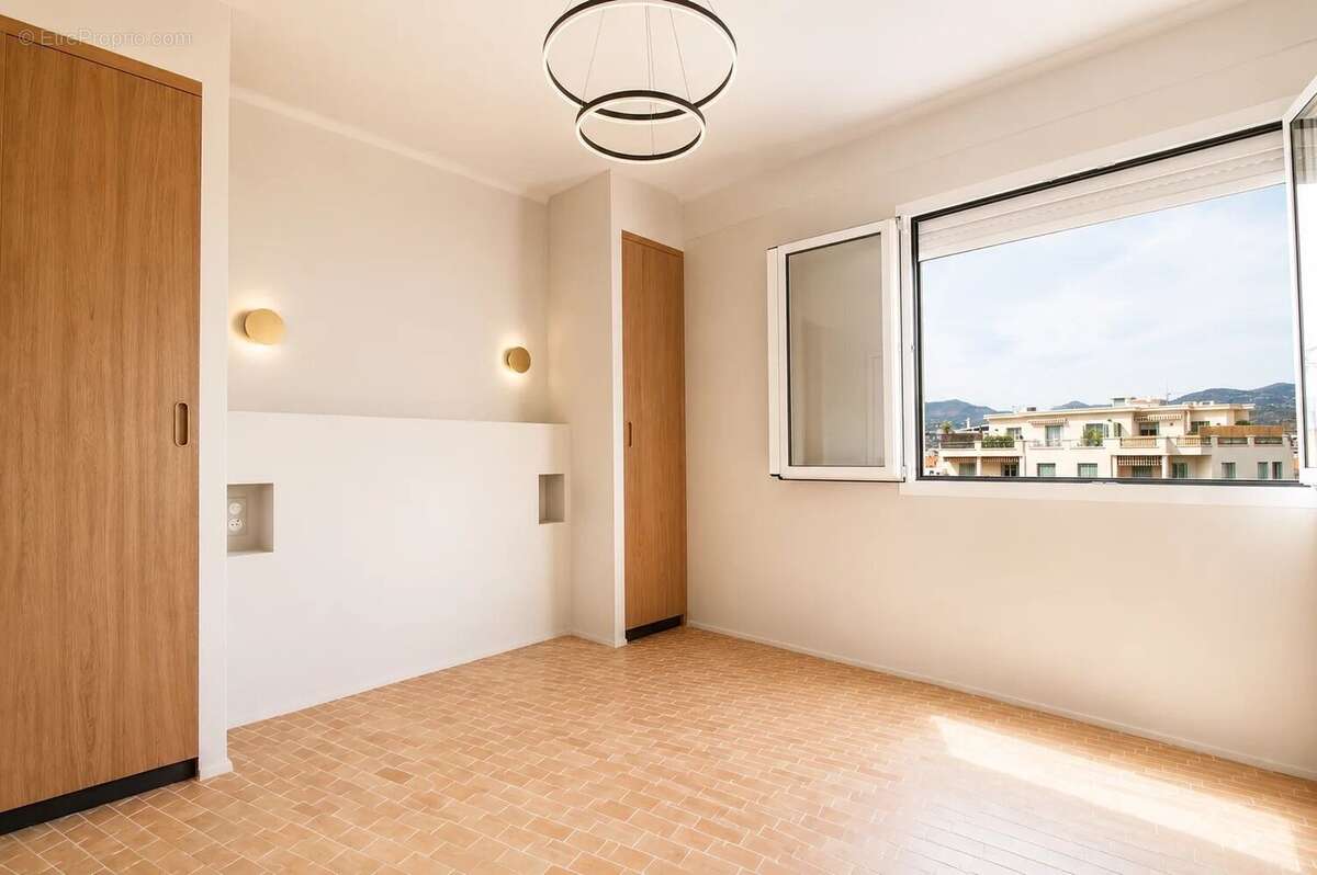 NICE "LE PORT" -  3P 77m² + 8m² Terrasse  Vue MER  Parking + Cave - photo 13