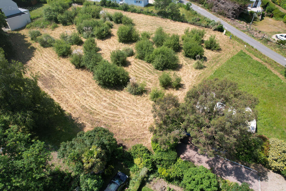 Terrain à SAINT-JACUT-DE-LA-MER