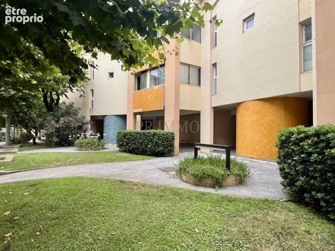 Fréjus studio avec loggia fermée à vendre, proche Centre - photo 4