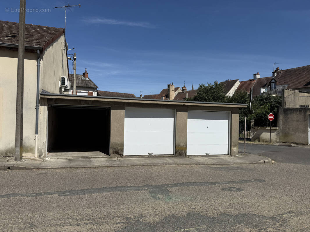 Parking à MOULINS