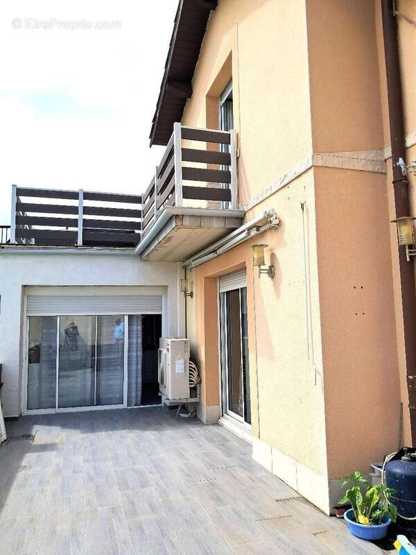 Maison 185 m² à Decines-Charpieu  - photo 10