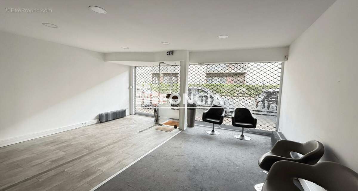 Local commercial - photo 2