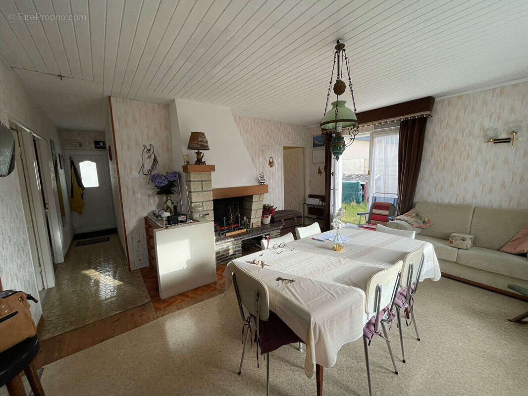 Maison à SAINT-GERMAIN-SUR-AY