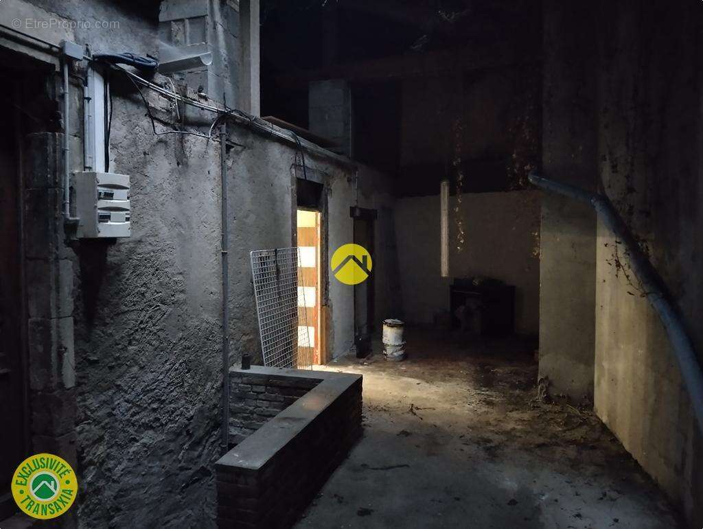 Commerce à LURCY-LEVIS