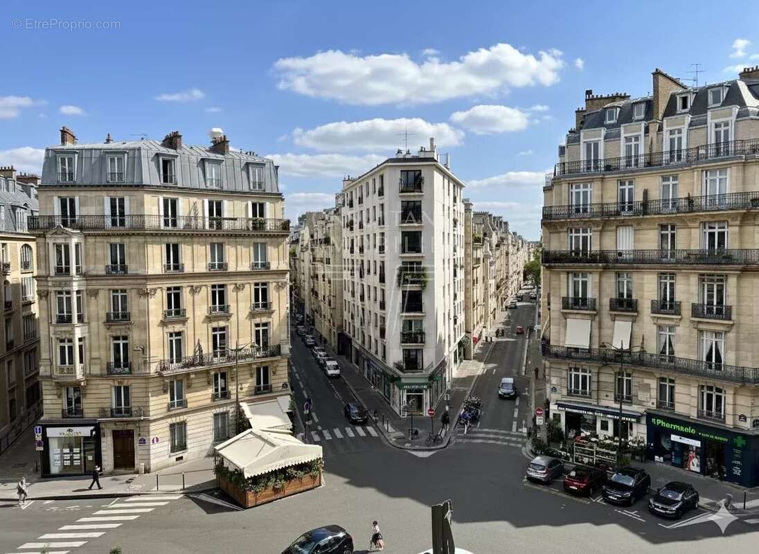 Appartement à PARIS-16E