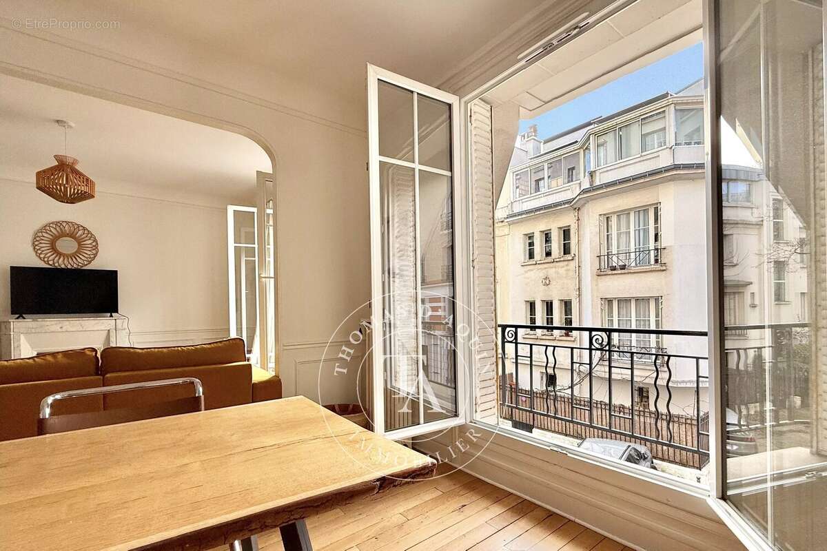 Appartement à PARIS-14E