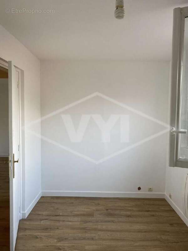 Appartement 85 m² à Combs-La-Ville  - photo 4