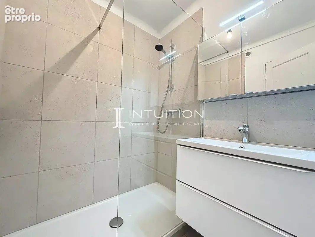 Cannes - Alexandre III : Appartement 2 pièces vue mer - photo 14