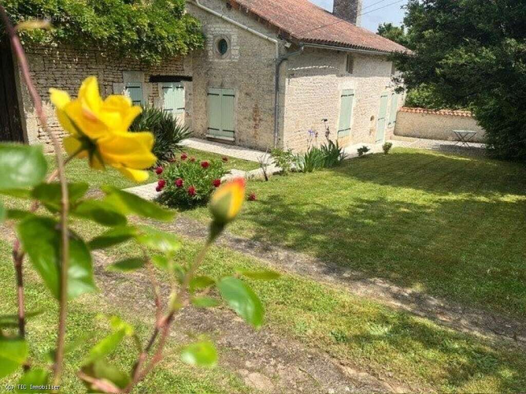 Maison à VILLEFAGNAN