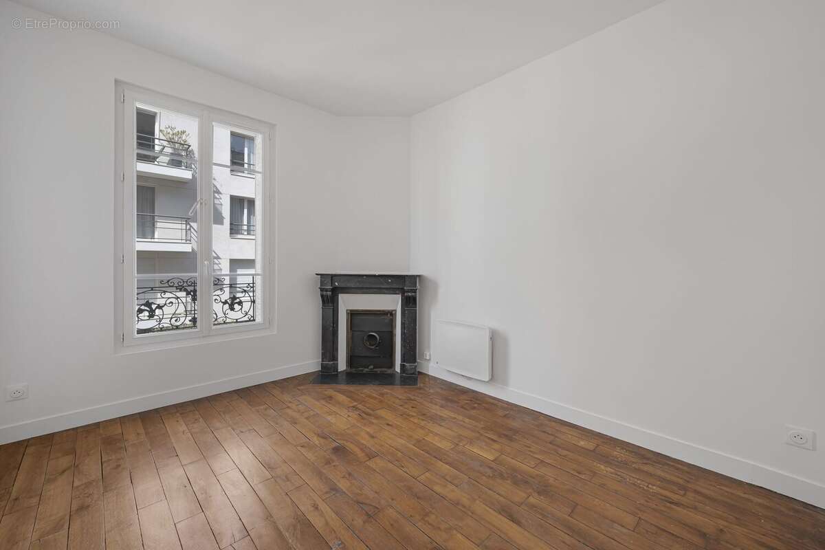 Appartement à COURBEVOIE