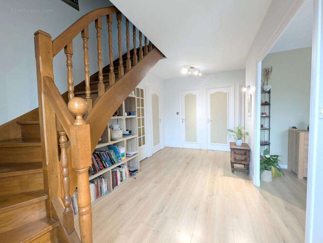 Maison à POUILLY-LES-NONAINS