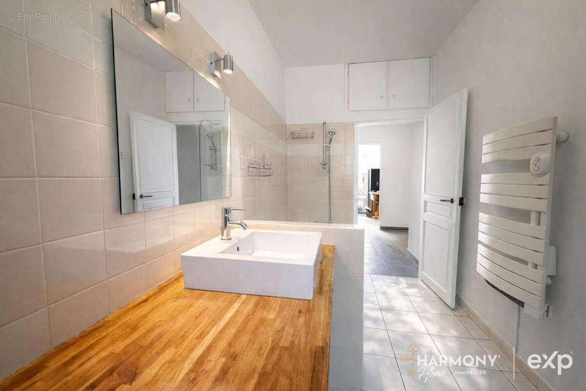 Appartement à MARSEILLE-1E