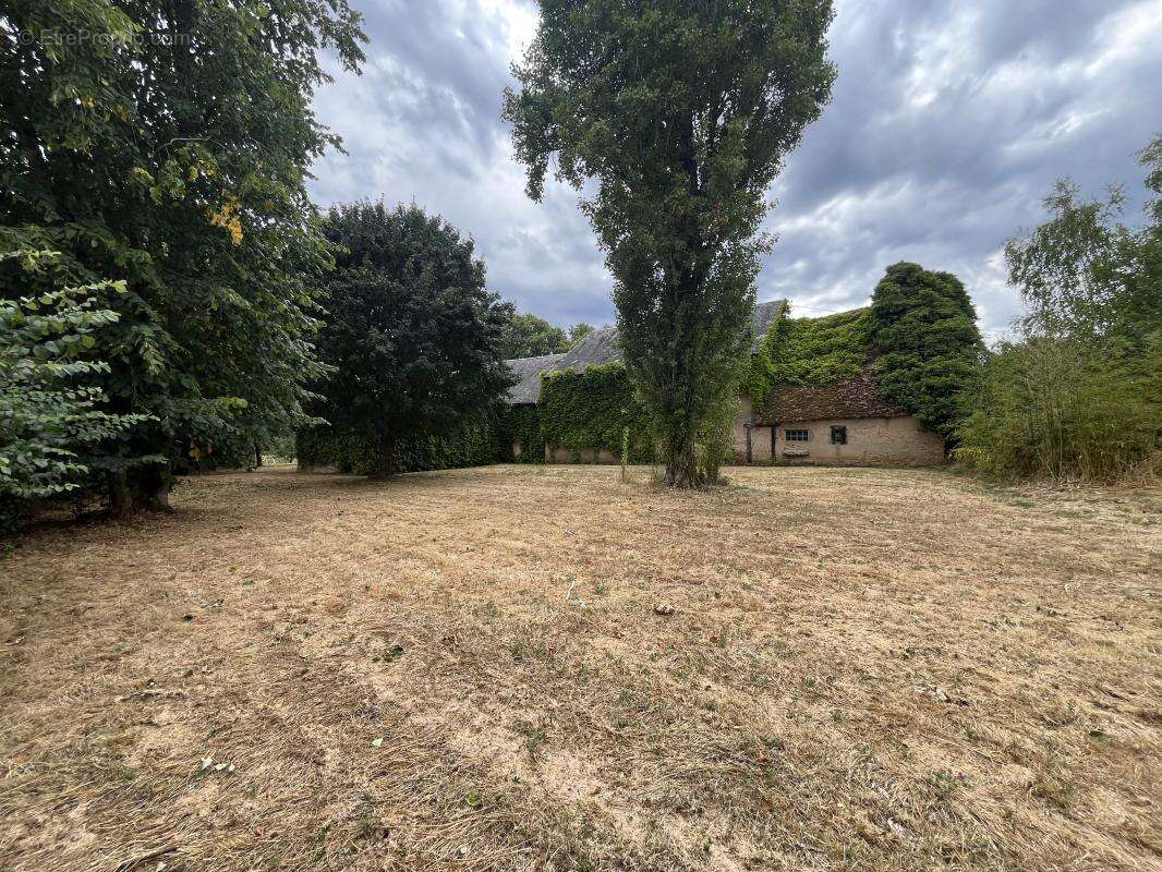 Maison à SAINT-PARIZE-LE-CHATEL
