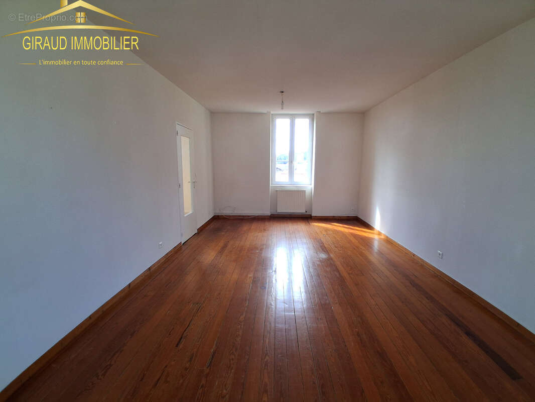 Appartement à CHARLIEU