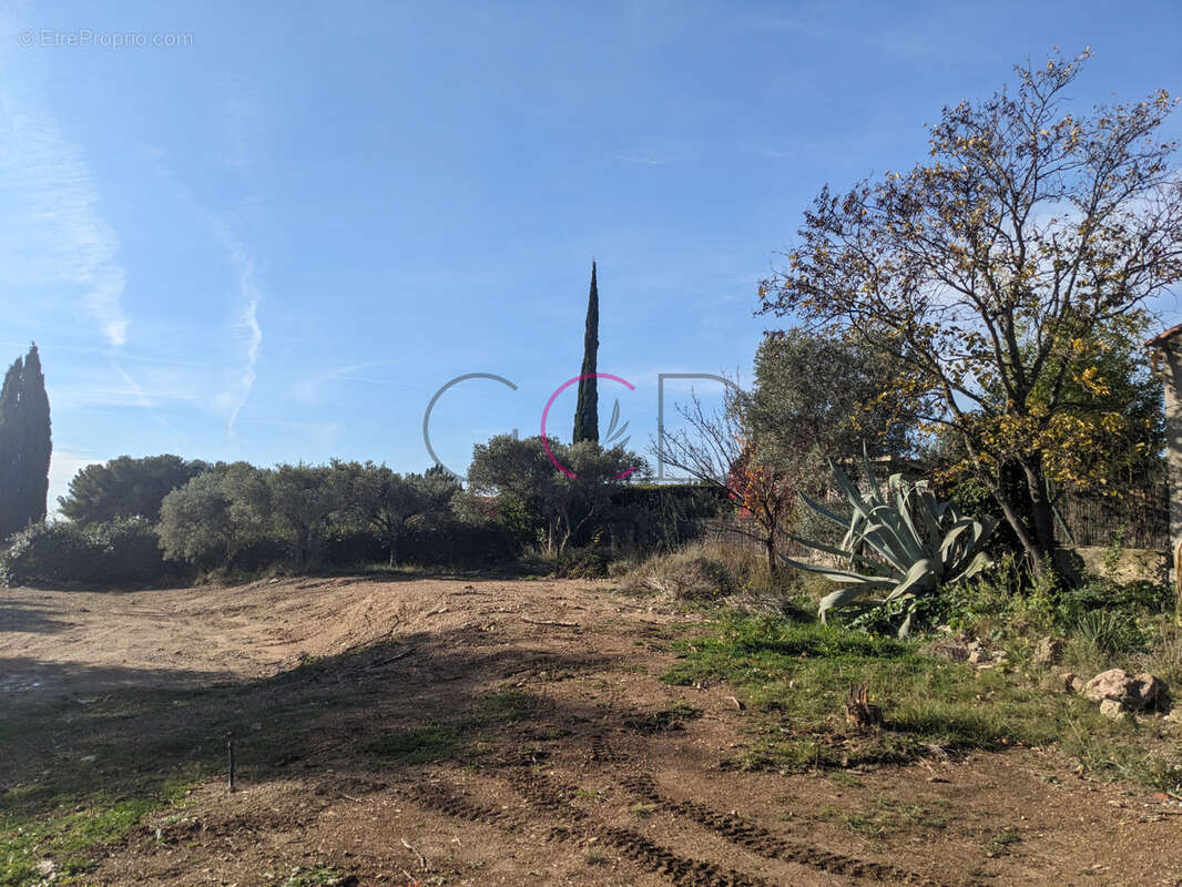 Terrain à VELAUX