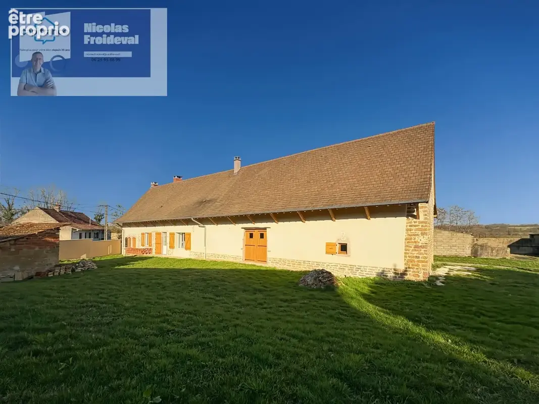 Élégante Longère Bressane Entièrement Rénovée avec Matériaux de Qualité - photo 8