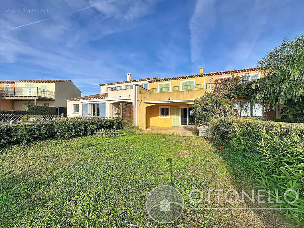 Maison à ROQUEBRUNE-SUR-ARGENS