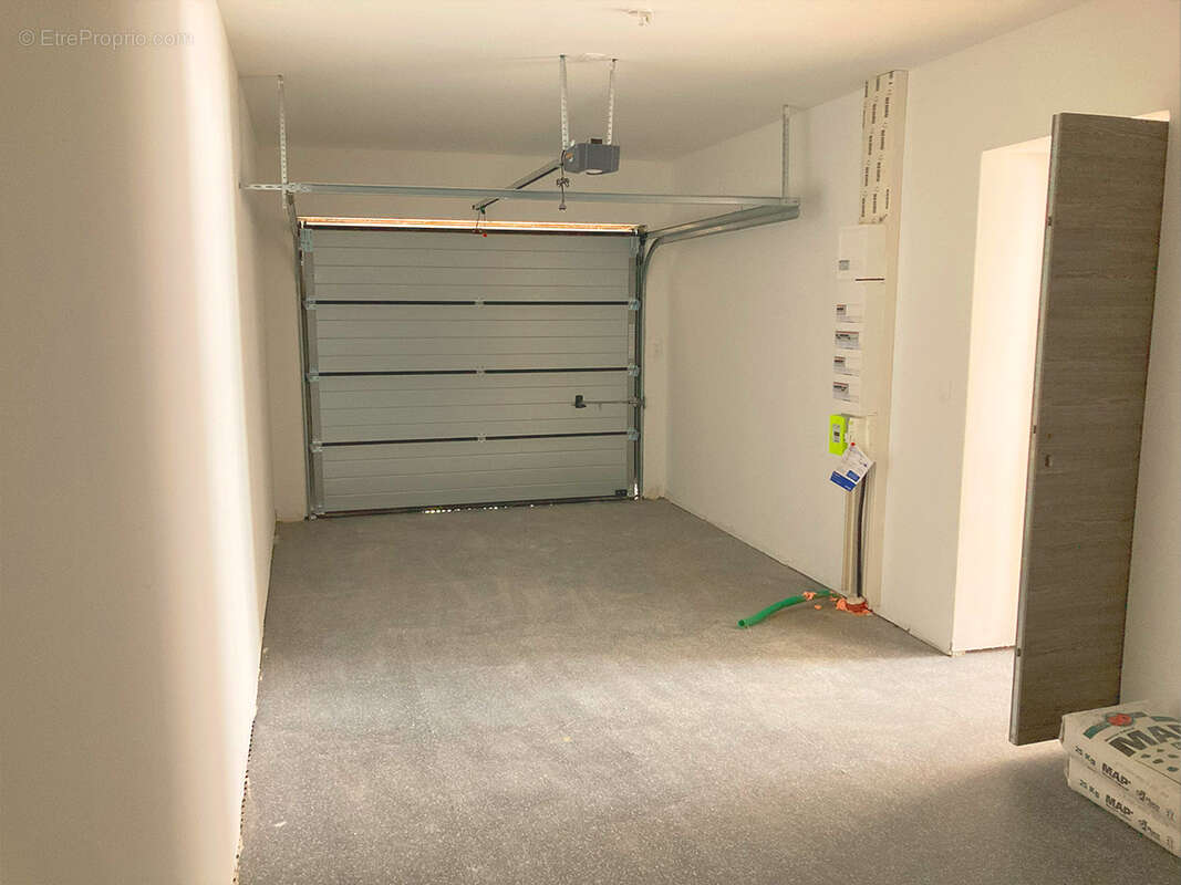 Maison à MONTELIMAR