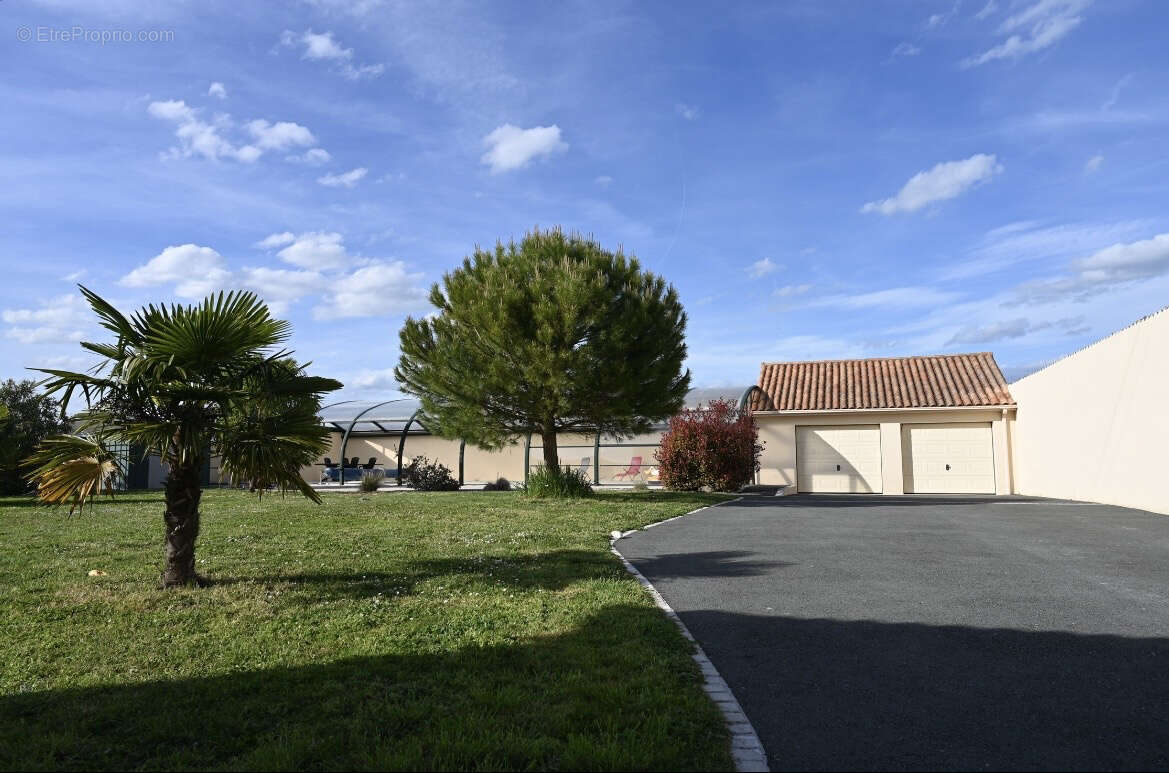 Propriété d'exception de plain-pied avec piscine - Availles- - photo 5