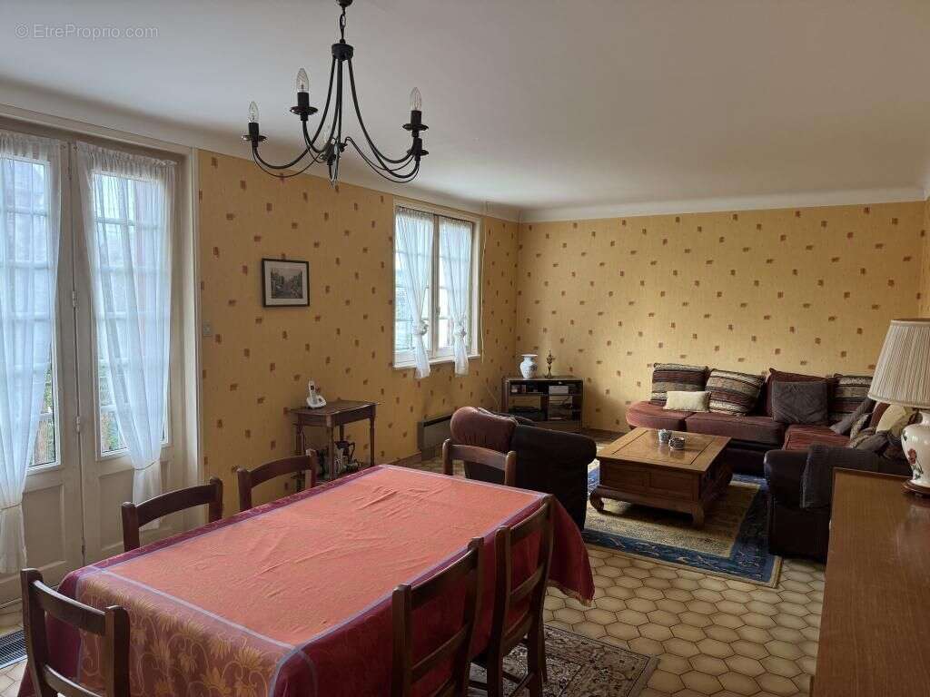 Maison à SAINT-AMAND-MONTROND