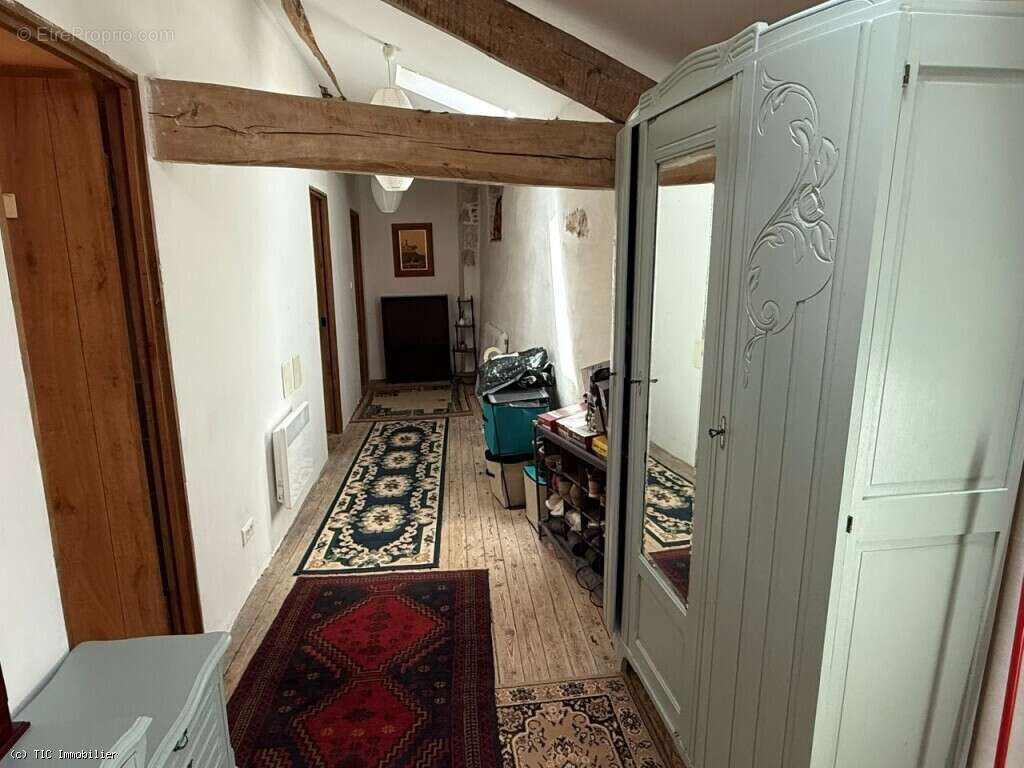 Maison de Caractère avec 5 Chambres Avec Terrain, 6 Minutes d'Aunac-Sur-Charente - photo 18