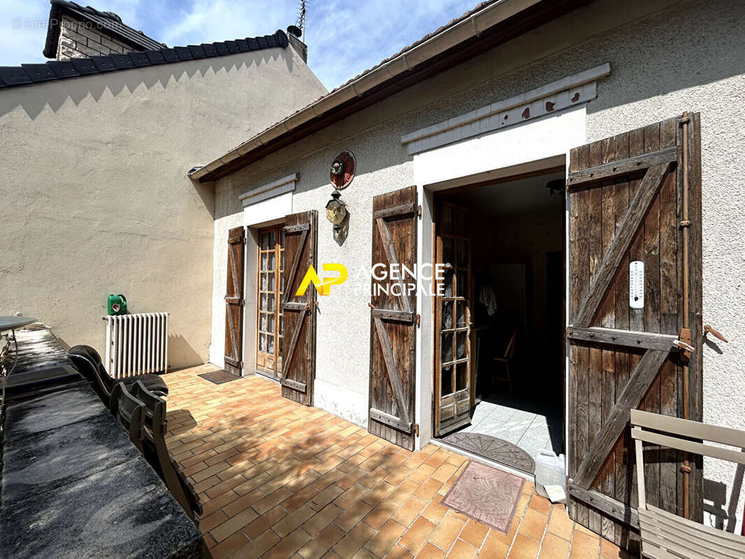 BEZONS _ CENTRE VILLE _Maison 51 m2 et dependence - photo 3