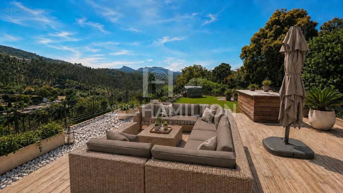 Appartement à MANDELIEU-LA-NAPOULE