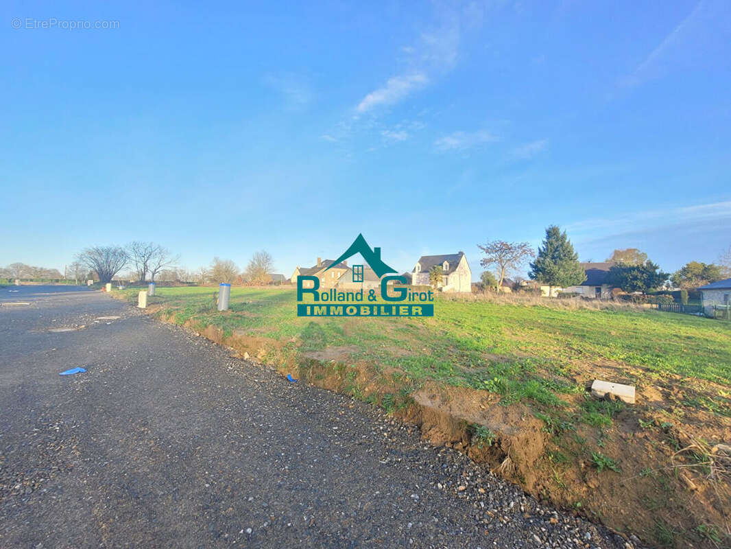 Terrain à SAINT-AUBIN-DU-CORMIER