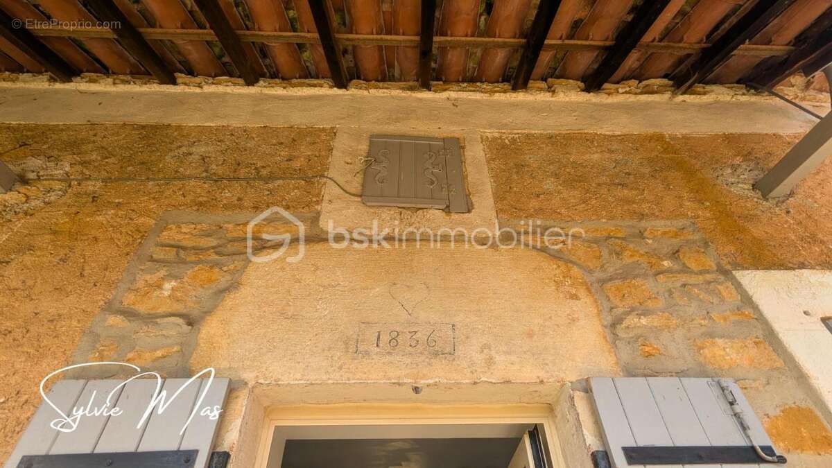 Ensemble de caractère avec grange et ancien four à pain - photo 11