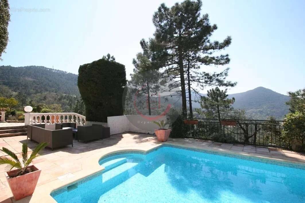 Maison à MANDELIEU-LA-NAPOULE