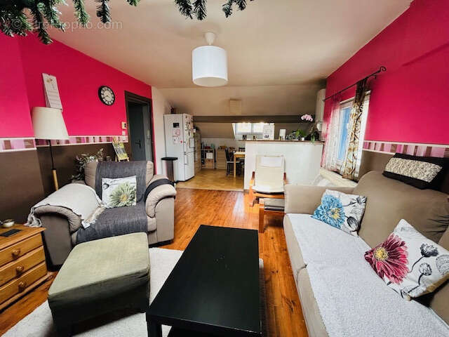 Appartement à SAINT-PRIEST-EN-JAREZ