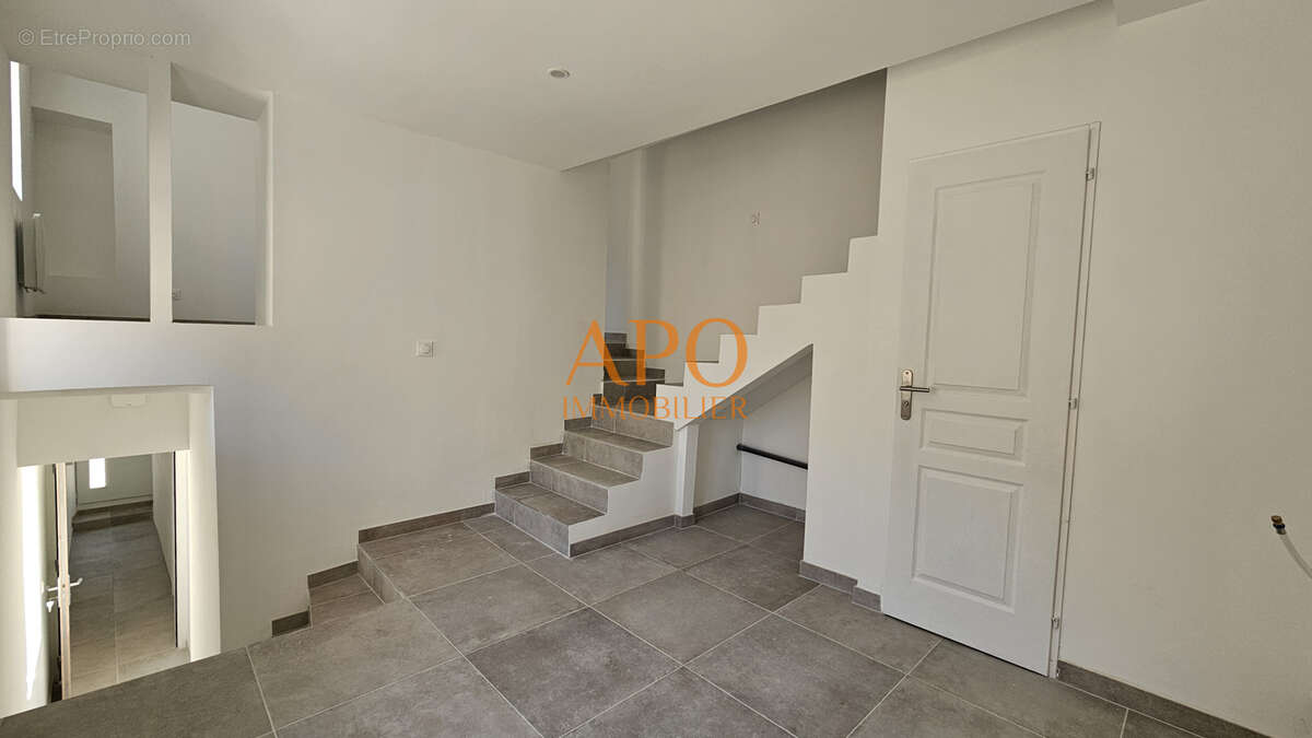 Gignac-la-Nerthe maison de village 90 m2 avec pouvoir locatif, T4 + studio + atelier - photo 2