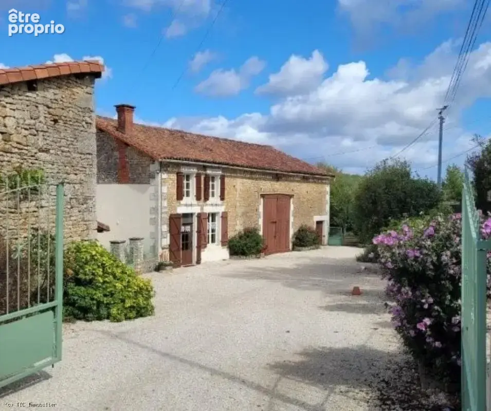 Maison à NANTEUIL-EN-VALLEE