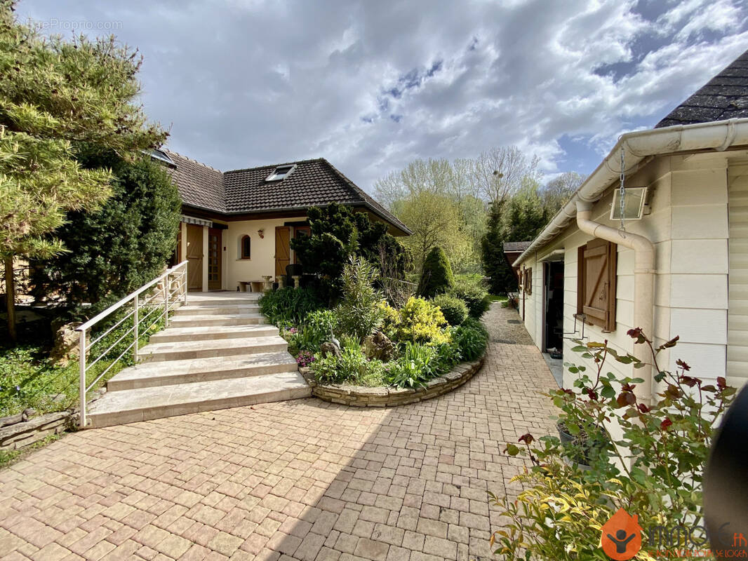 Maison à CONDE-SAINTE-LIBIAIRE