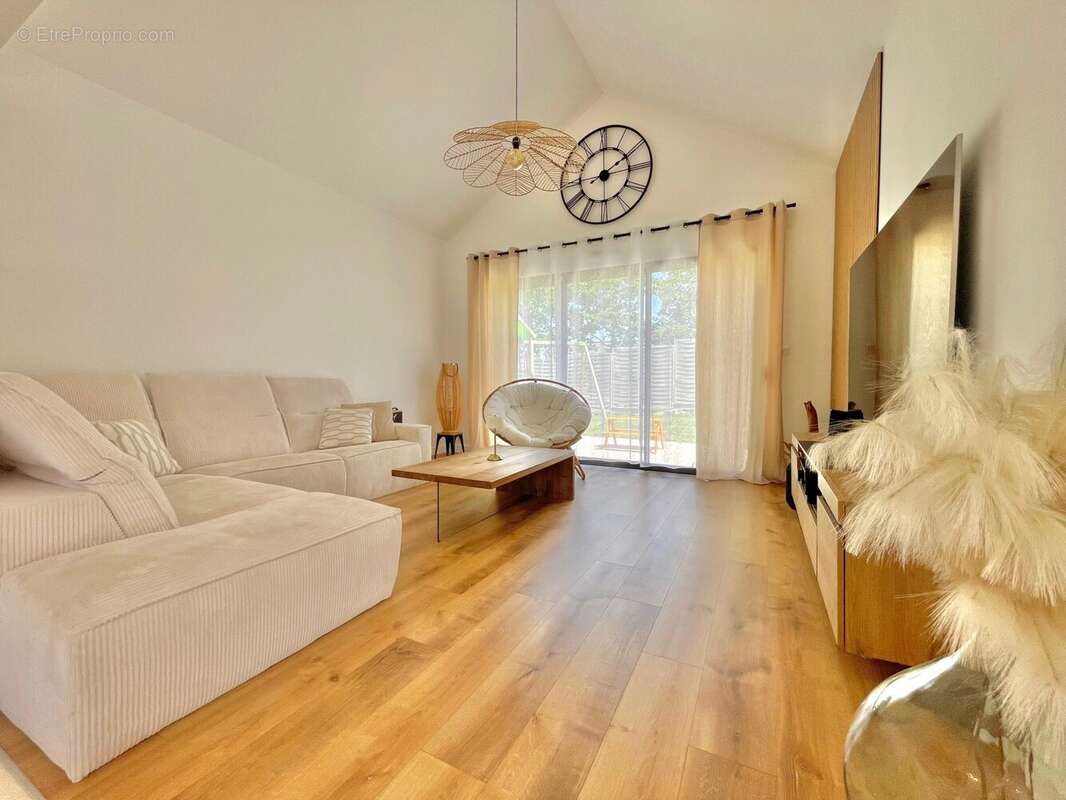 Maison 134 m² à Bourg-Des-Comptes  - photo 9