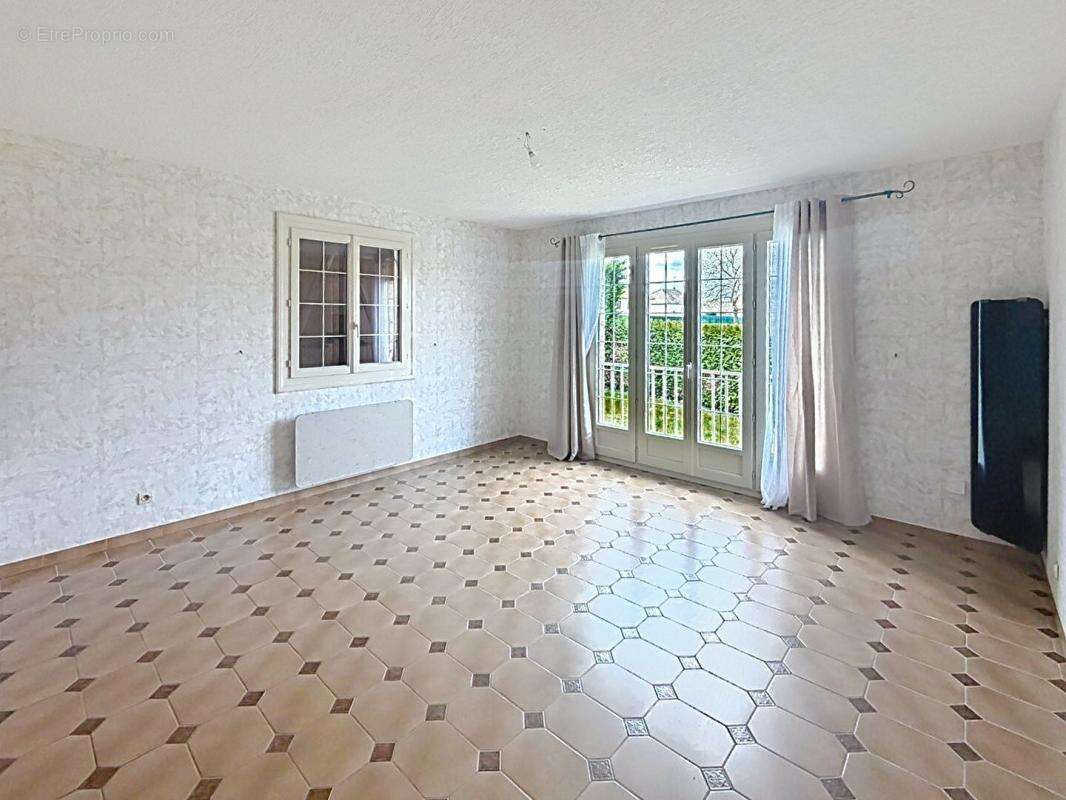 Maison à VARENNES-VAUZELLES