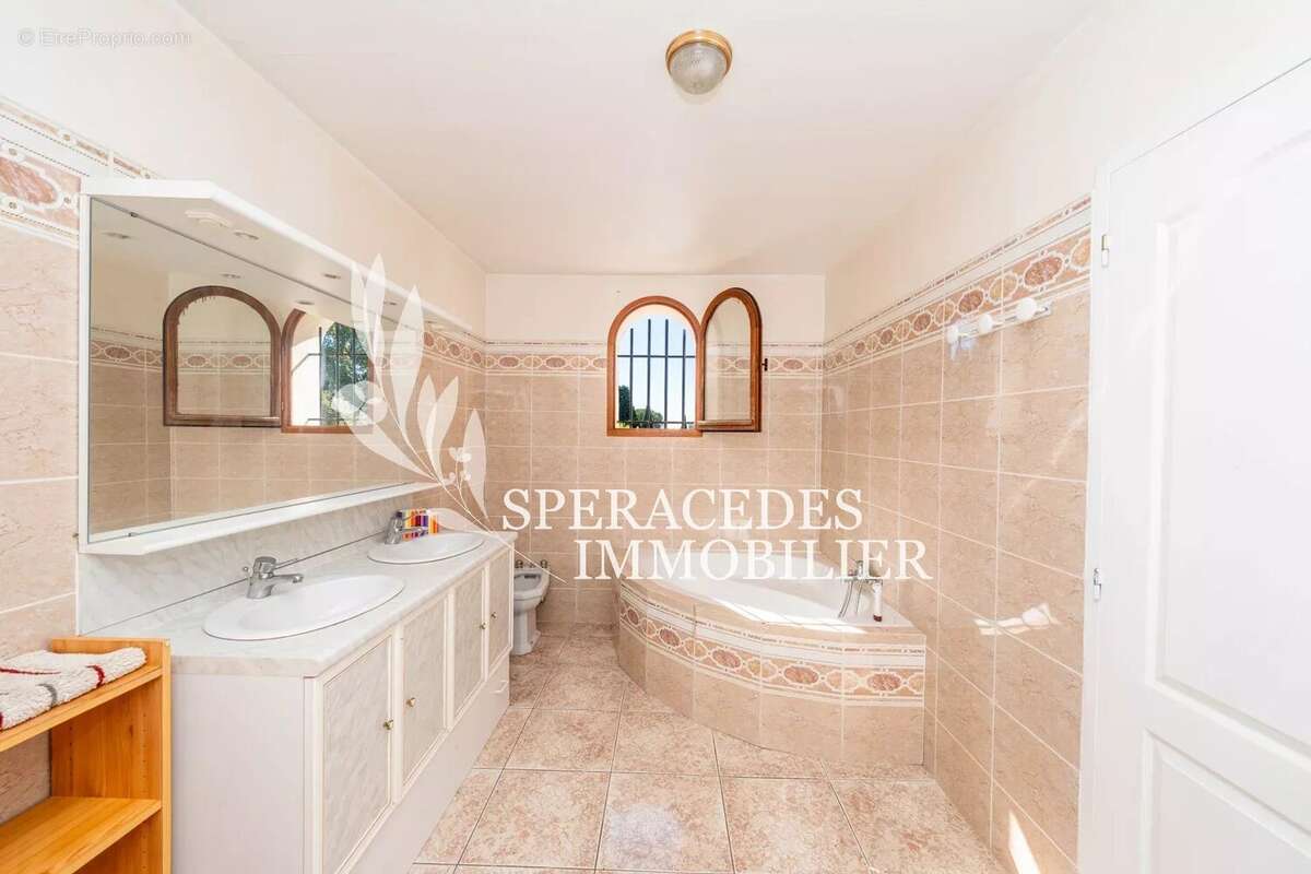 Maison à MONTAUROUX