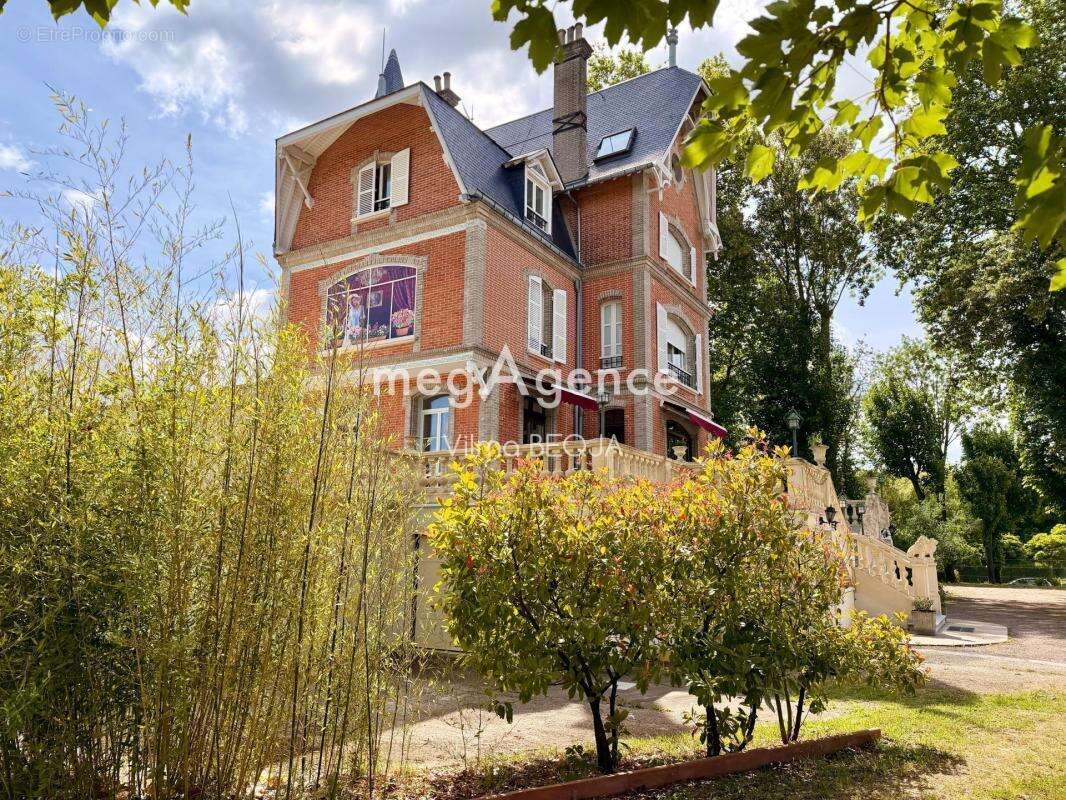 Propriété de caractère avec vue imprenable sur l’Yonne  - photo 7