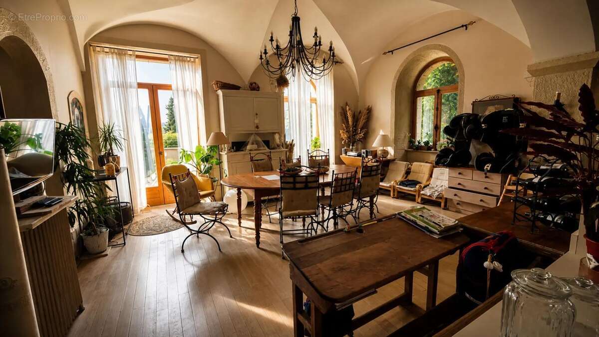 Demeure familiale de caractère de 296 m² avec 8 chambres, garage - photo 3
