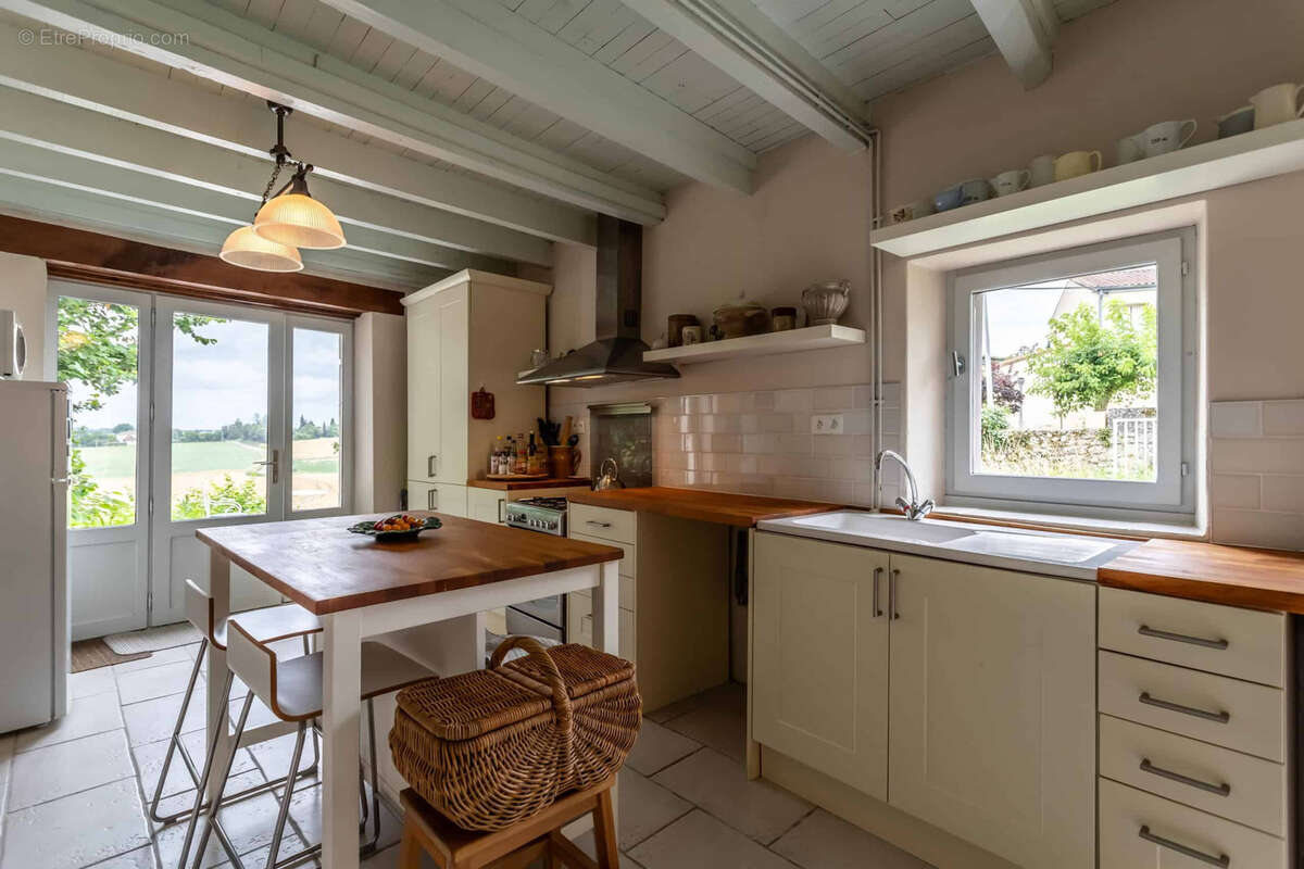 Village house with garden - photo 8