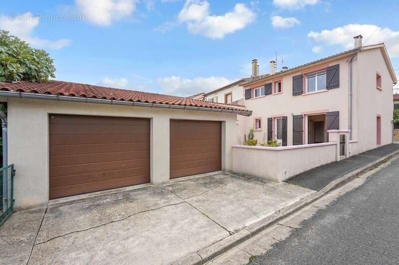 MAISON DE VILLE avec 2 garages et jardin - photo 11