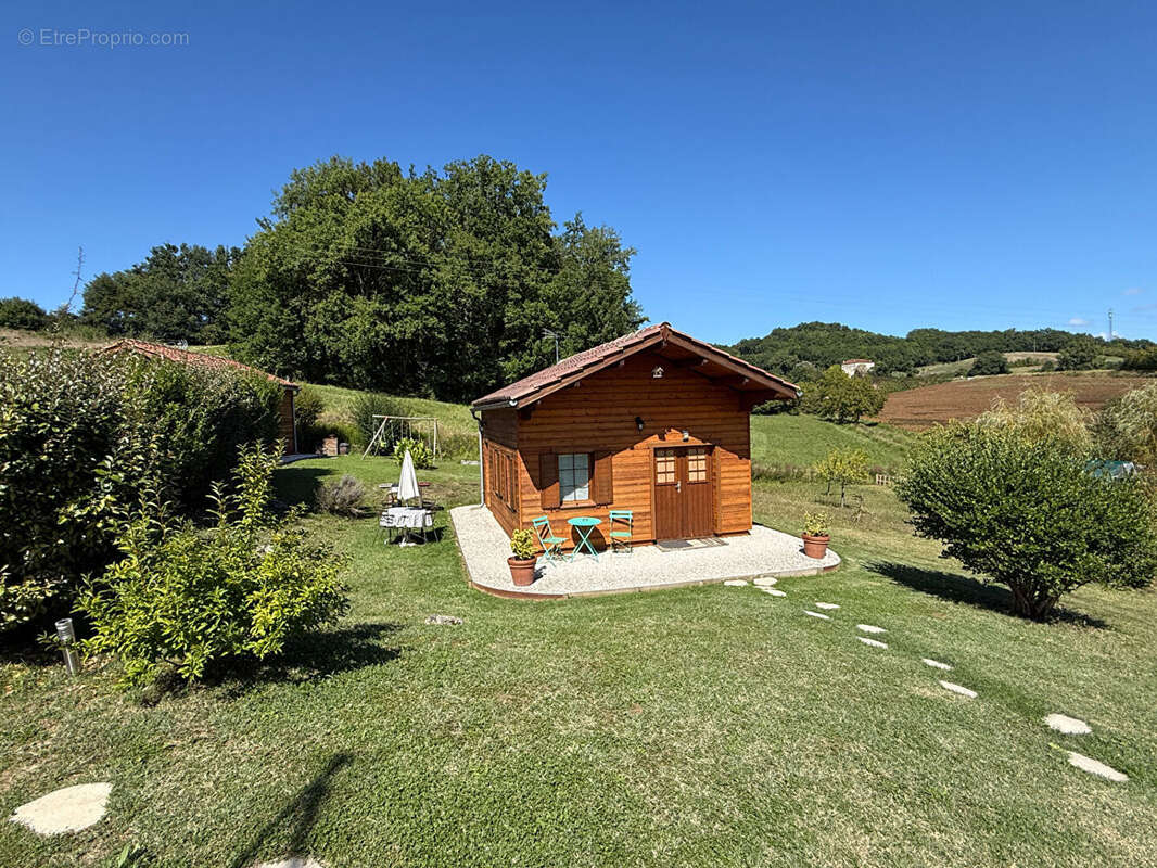Ensemble de 3 chalets en bois, site de villégiature avec piscine - photo 9